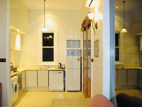 1880s Kananook Boutique Historic Luxury Apartment FSC Private Villa Bairnsdale - Newcastle Accommodation 2