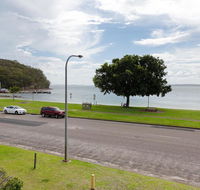 2 'Little Hut' 20 Kurrawa Close - Stunning water views of Little Beach - New Castle Tourism