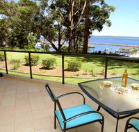 2 'Magnus Pines' 52-56 Magnus Street - stunning unit with aircon water views  foxtel - New Castle Tourism