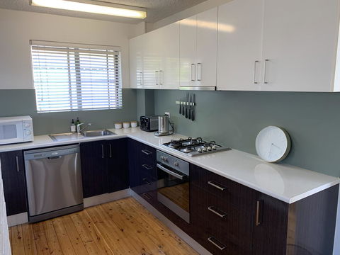 2 Bed Bar Beach Apartment - Stroll To Beach & Cafes, Supermarket Apartment 6 - New Castle Tourism 0