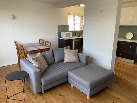 2 Bed Bar Beach Apartment - Stroll To Beach & Cafes, Supermarket Apartment 6 - New Castle Tourism 1