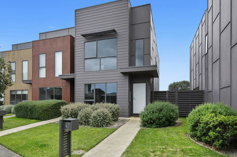 2 Bedroom Townhouse - Family & Corporate Bookings Only - Newcastle Accommodation 3