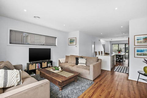 2 Bedroom Townhouse - Family & Corporate Bookings Only - Newcastle Accommodation 2