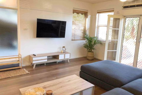 2 Bedroom, SHORT Walk To CBD,BEACH And DARBY ST - New Castle Tourism 0