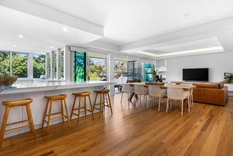 BEACH01- Mooloolaba Beachfront Apartment With Private Pool - Newcastle Accommodation 0
