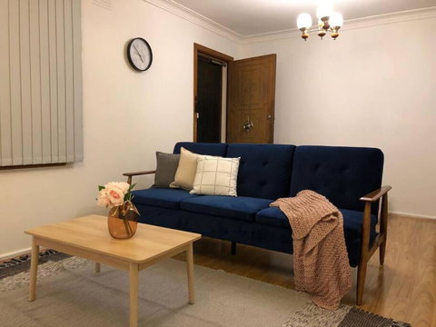CAMPBELLTOWN HOLIDAY HOME 3 BED + FREE PARKING NCA039 - Newcastle Accommodation 3