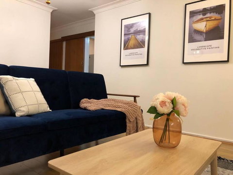 CAMPBELLTOWN HOLIDAY HOME 3 BED + FREE PARKING NCA039 - Newcastle Accommodation 4