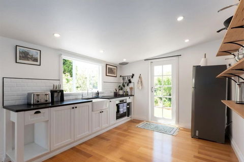 Cute As A Button Cottage In Charming Evandale - Newcastle Accommodation 2