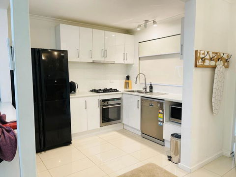 D101 Charming Apartment- Free Parking - Newcastle Accommodation 1
