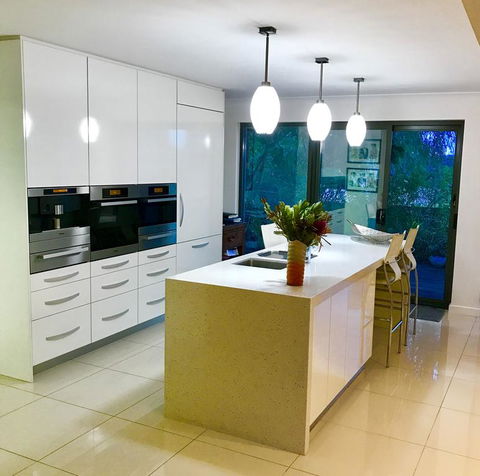 3 Divas Luxury Accommodation - New Castle Tourism 1