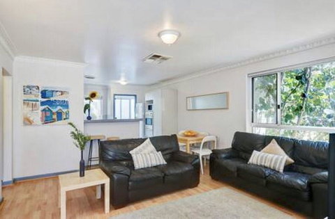 3 Oceans Apartments - Scarborough - Newcastle Accommodation 3