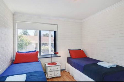 3 Oceans Apartments - Scarborough - Newcastle Accommodation 1