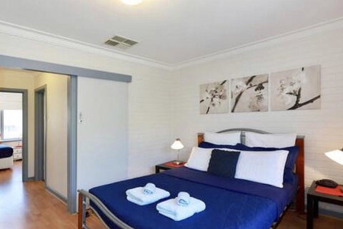 3 Oceans Apartments - Scarborough - Newcastle Accommodation 2