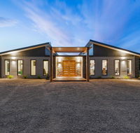 3 WISE MONKEYS MANSFIELD - Newcastle Accommodation