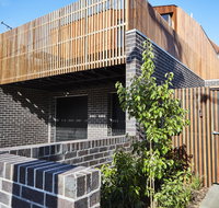 3-Bed House With Rooftop and Parking Near Yarra Park - New Castle Tourism
