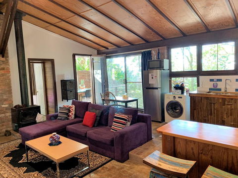 305 Montville - The Artist's Cottage - Newcastle Accommodation 0