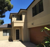 4x3 Townhouse in Rivervale - Newcastle Accommodation