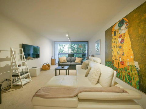 5 Star In Prime Double Bay Location With Balcony - Newcastle Accommodation 0