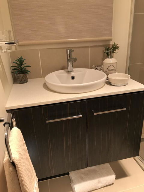 5 Star Room With Own Bathroom - Singles, Couples, Families Or Executives - New Castle Tourism 3