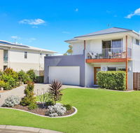 53 Northbeach Place Mudjimba - Newcastle Accommodation