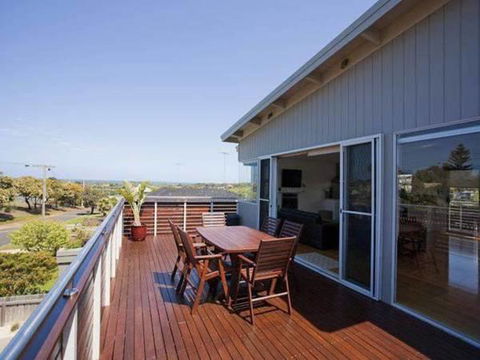 A Beautiful Beach House Torquay - Newcastle Accommodation 0