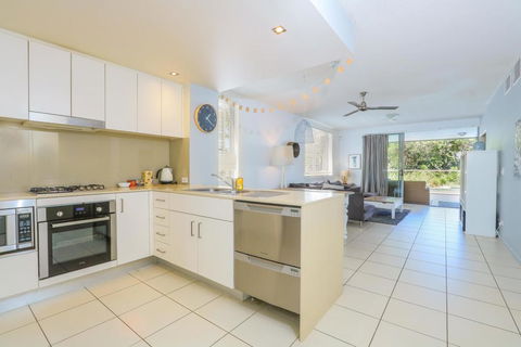 A Deluxe Swim Up - Drift Apartments South - Newcastle Accommodation 2