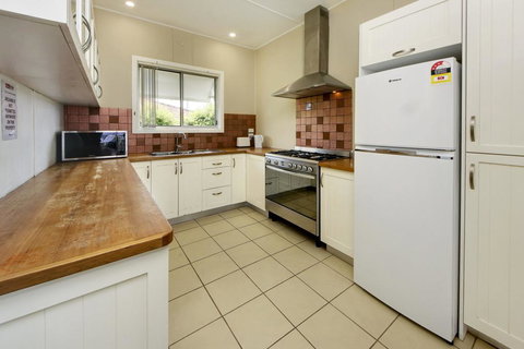 A Reel Teal - Newcastle Accommodation 2