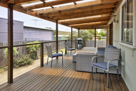 A Reel Teal - Newcastle Accommodation 0