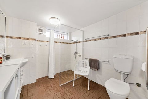 Abby's Poolside Retreat 1 - Newcastle Accommodation 2