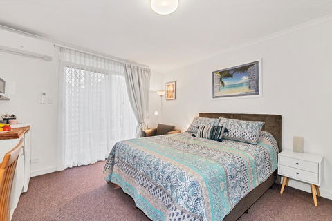 Abby's Poolside Retreat 1 - Newcastle Accommodation 0