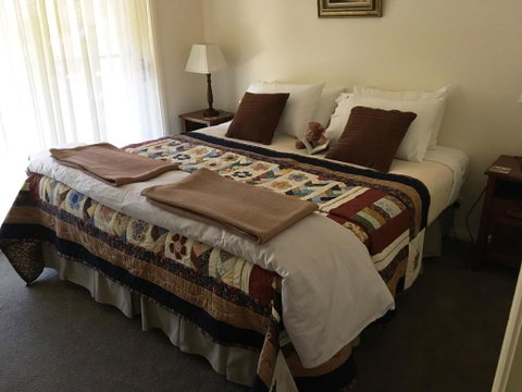 Abelia House B &B - Newcastle Accommodation 1