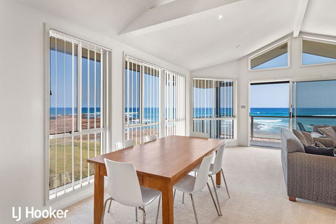 Absolute Waterfront @ Anna Bay - New Castle Tourism 3
