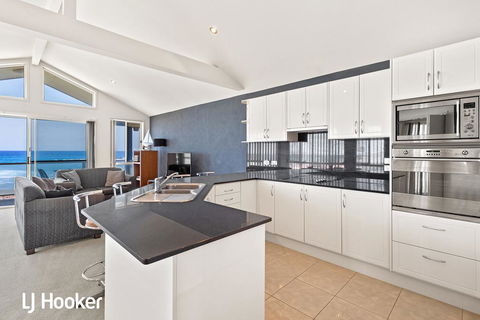 Absolute Waterfront @ Anna Bay - New Castle Tourism 1