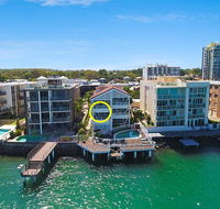 Absolute Waterfront On The Pumicestone Passage - New Castle Tourism