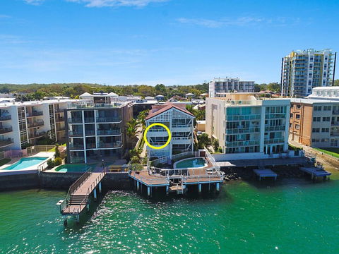 Absolute Waterfront On The Pumicestone Passage - New Castle Tourism 0