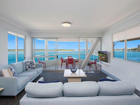 Absolute Waterfront On The Pumicestone Passage - New Castle Tourism 3