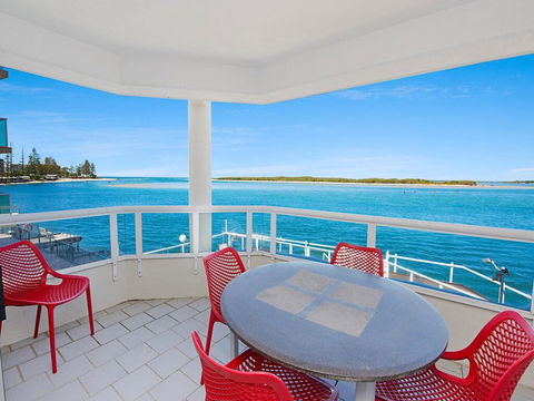 Absolute Waterfront On The Pumicestone Passage - New Castle Tourism 2