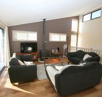 Acacia 5/2 Kirwan Close - Newcastle Accommodation