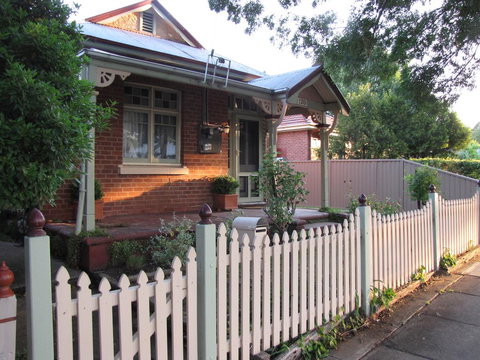 Acacia Cottage On Peel, Bathurst - New Castle Tourism 1