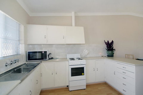 Acacia Holiday & Business Stay - Newcastle Accommodation 2