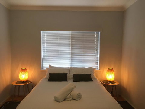 Acacia Holiday & Business Stay - Newcastle Accommodation 1