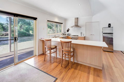 Acacia Lakehouse - The Lake At Your Doorstep - Newcastle Accommodation 3