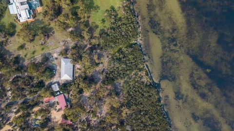 Acacia Lakehouse - The Lake At Your Doorstep - Newcastle Accommodation 1