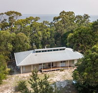 Acacia Lakehouse - The lake at your doorstep - Newcastle Accommodation