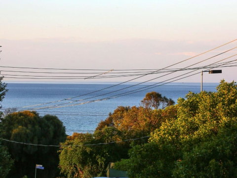 DROMANA BEACH SHACK - Newcastle Accommodation 2