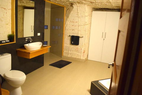 Dug Out B&B - Newcastle Accommodation 3