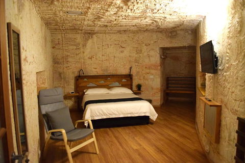 Dug Out B&B - Newcastle Accommodation 1