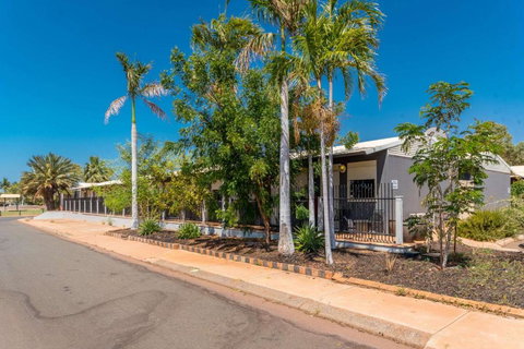 Econo Lodge Karratha - Newcastle Accommodation 2