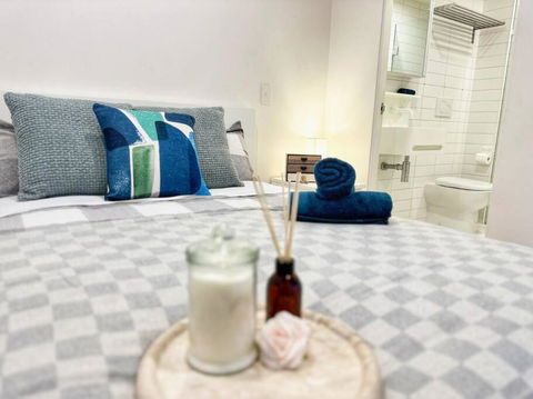 ES2410-2Bed 2Bath Vision Apt With Balcony, Pool & Gym - Newcastle Accommodation 0