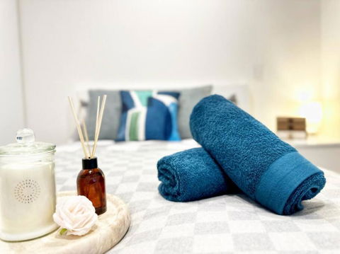 ES2410-2Bed 2Bath Vision Apt With Balcony, Pool & Gym - Newcastle Accommodation 2